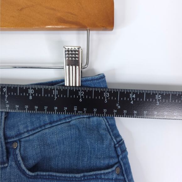 Levis Jeans Womens 6M (26x15) Blue Knee Length Bermuda Capri Stretch Mid Rise - Picture 6 of 9